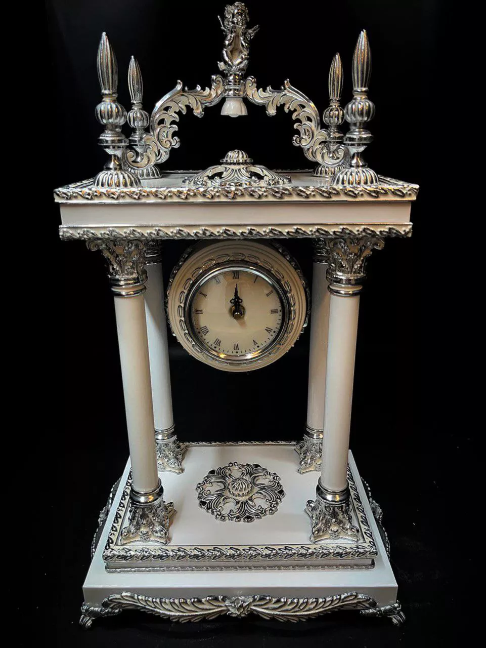 شمعدان و ساعت رومی